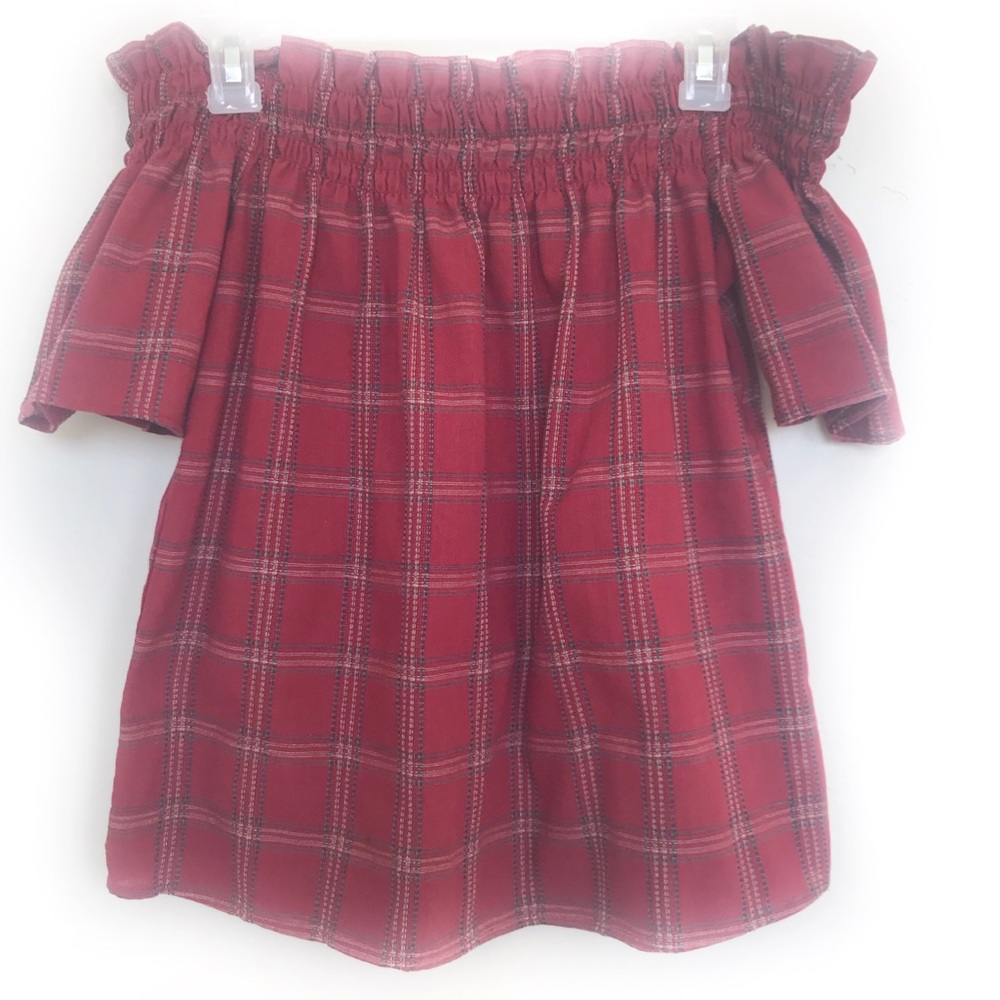 Cute off-shoulder Plaid Socialite top!